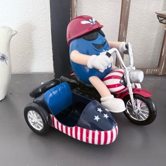 M&M’s Freedom Rider Side Car Motorcycle Toy with Candy Dispenser - Picture 4 of 10